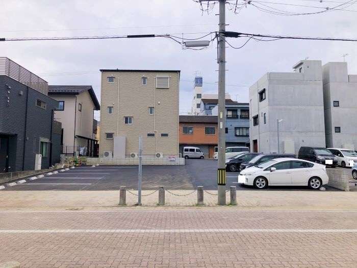岡崎市八幡町2丁目（月極駐車場）1台空きが出ました。