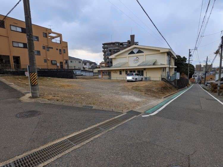 岡崎市伊賀町（月極駐車場）2台空あります。